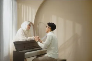Thumbnail contoh foto prewedding di Vibesroom Studio